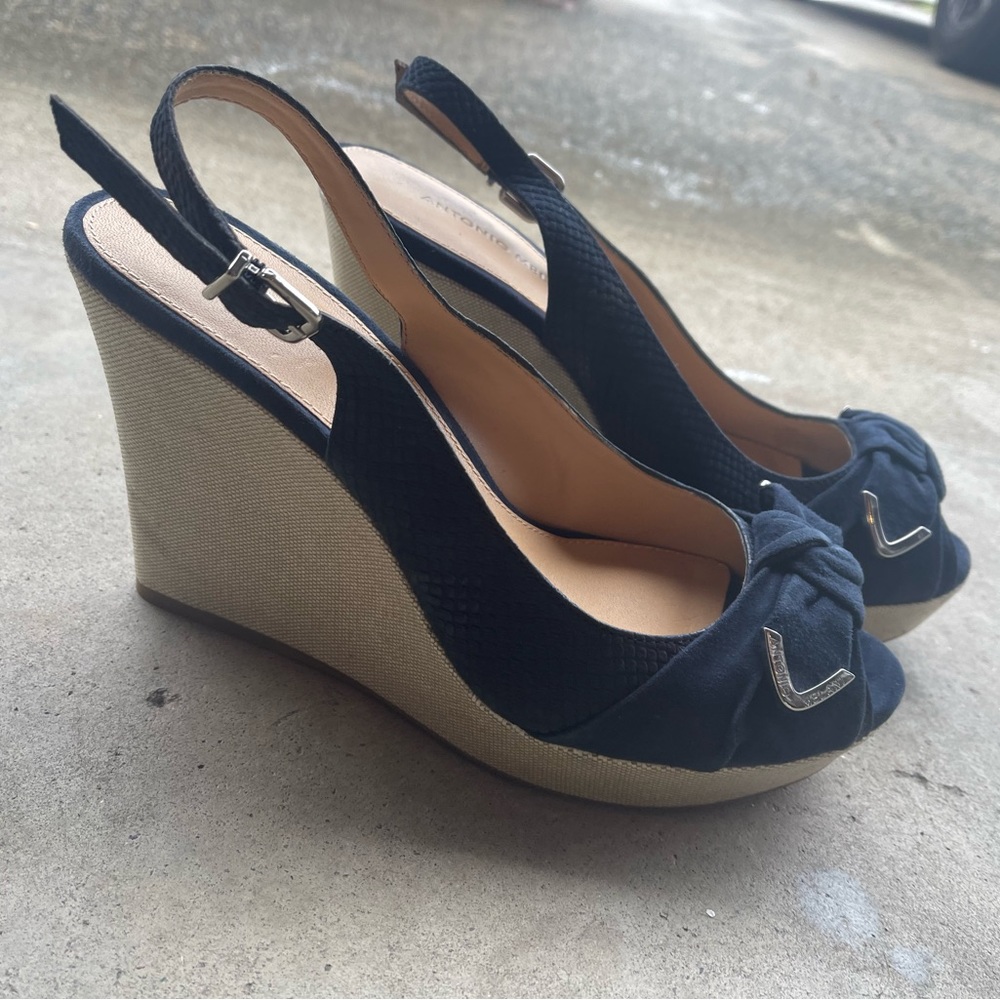 Antonio Melani size 9 never worn wedges